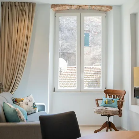 Armanda-suite W Private Box Auto *