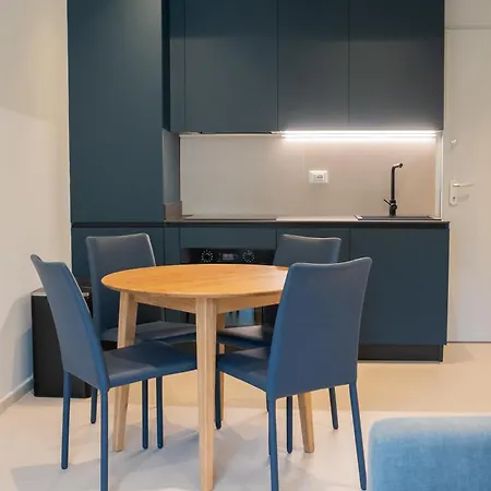 Armanda-suite W Private Box Auto *