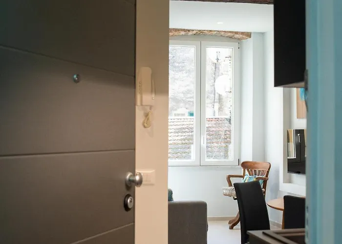 Armanda-suite W Private Box Auto
