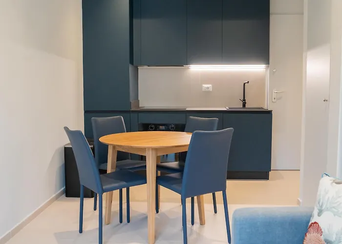 Armanda-suite W Private Box Auto *